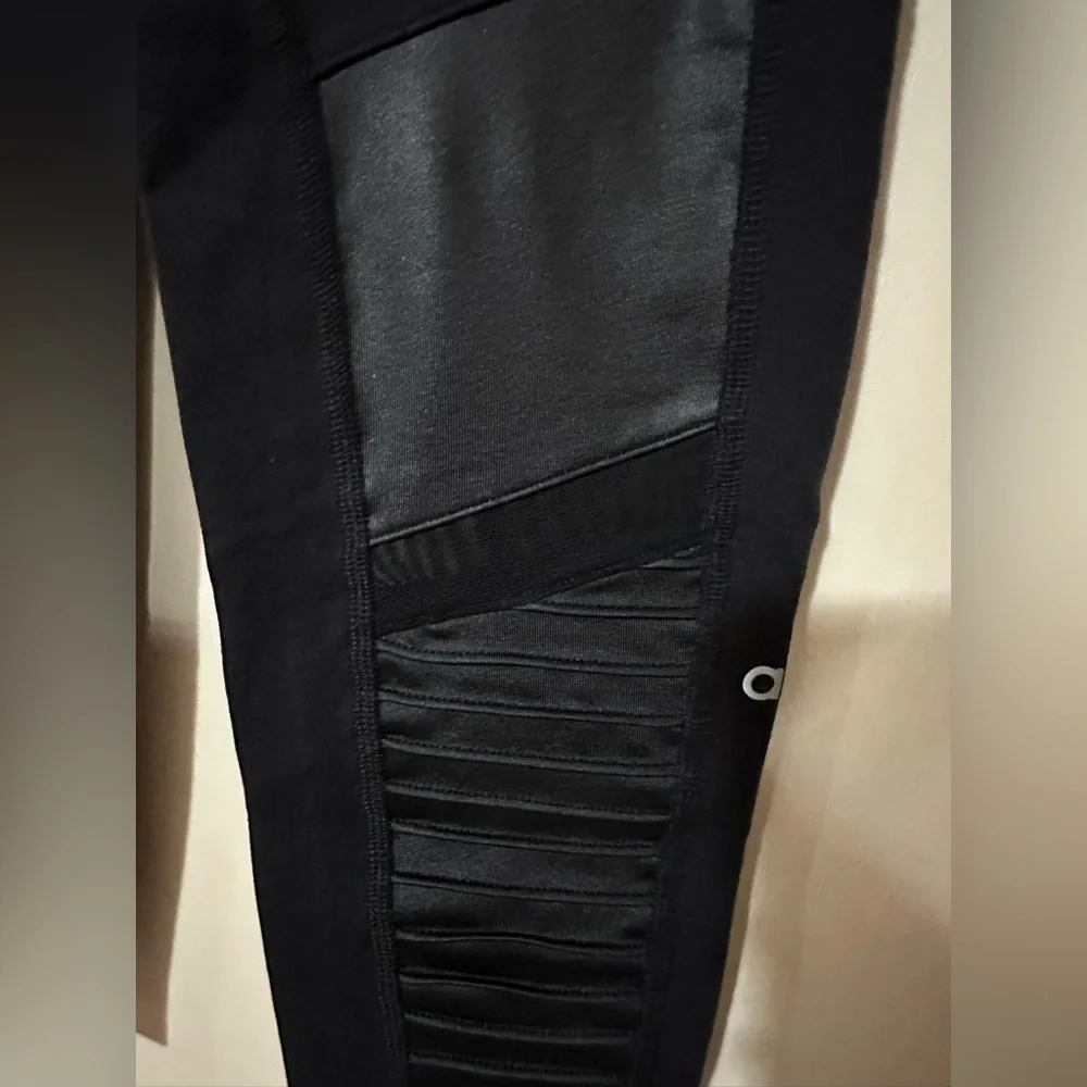 7/8 High-Waist Moto Legging - Picture 4 of 8